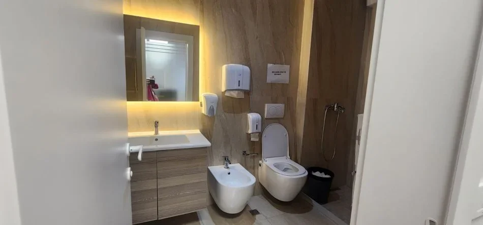 Tirane, shitet zyre , 140 m² 400.000 € (tek Shallvaret)