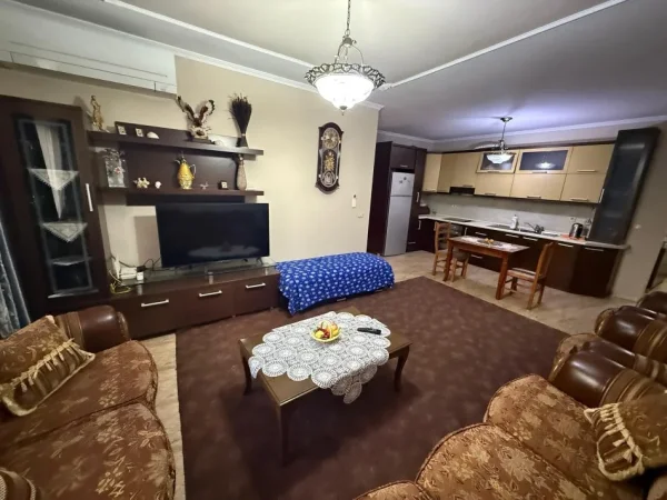 Tirane, jepet me qera apartament 2+1 Kati 2, 95 m² 500 € (astir)
