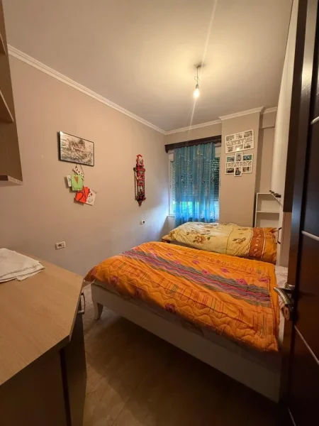 Tirane, jepet me qera apartament 2+1 Kati 2, 95 m² 500 € (astir)