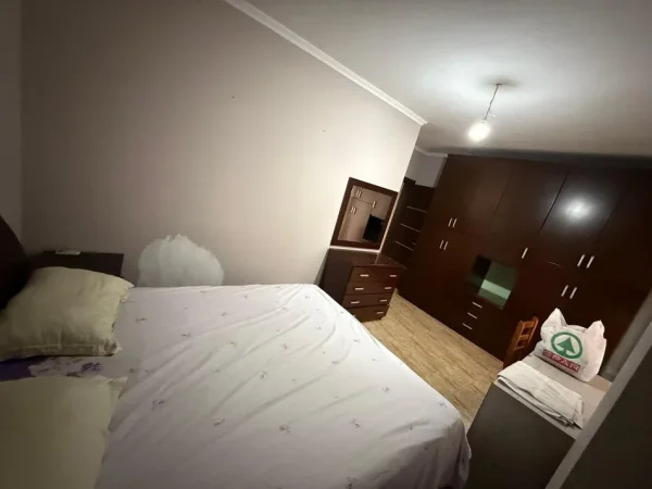 Tirane, jepet me qera apartament 2+1 Kati 2, 95 m² 500 € (astir)