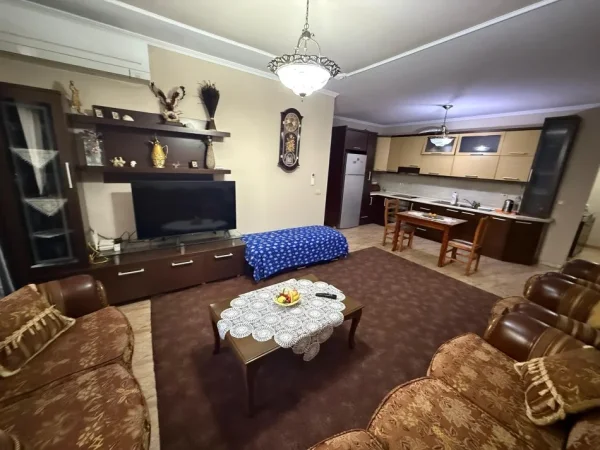 Tirane, jepet me qera apartament 2+1 Kati 2, 95 m² 500 € (astir)