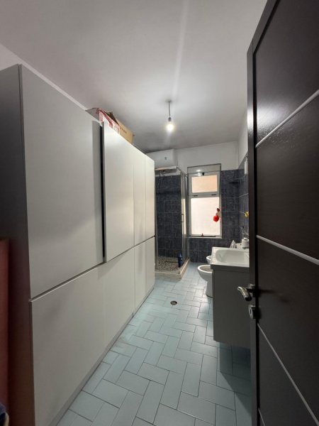 Tirane, jepet me qera apartament 2+1 Kati 2, 95 m² 500 € (astir)