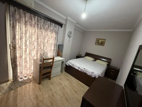 Tirane, jepet me qera apartament 2+1 Kati 2, 95 m² 500 € (astir)