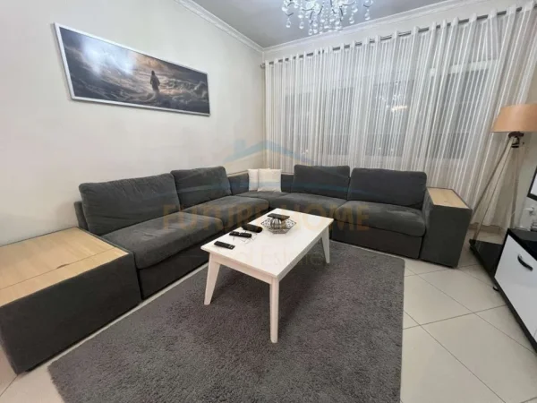 Tirane, jepet me qera apartament 2+1 Kati 4, 122 m² 500 € (Unaza e Re)