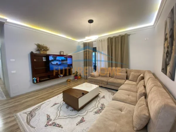 Tirane, shitet apartament 3+1 Kati 6, 147 m² 260.000 € (Unaza e re)