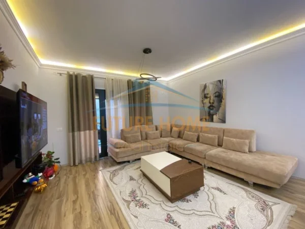 Tirane, shitet apartament 3+1 Kati 6, 147 m² 260.000 € (Unaza e re)