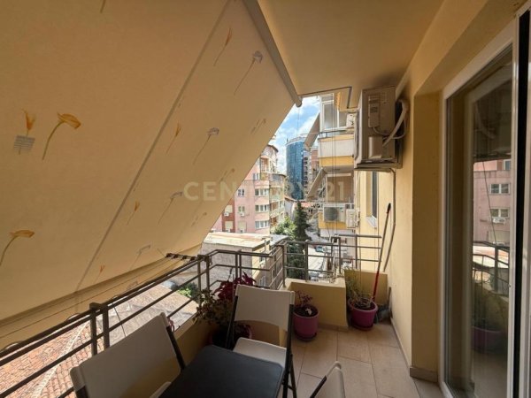 Tirane, jepet me qera apartament 2+1 Kati 4, 110 m² 1.000 € (SELVIA)