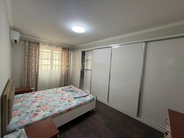 Tirane, jepet me qera apartament 2+1 Kati 4, 110 m² 1.000 € (SELVIA)