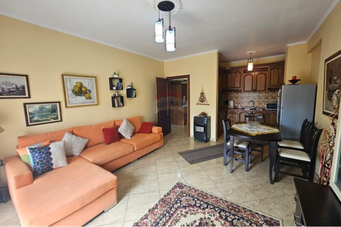 Tirane, jepet me qera apartament 1+1+Ballkon Kati 2, 68 m² 500 € (Rruga e Kavajes)