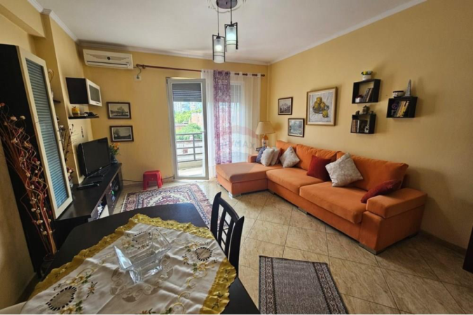 Tirane, jepet me qera apartament 1+1+Ballkon Kati 2, 68 m² 500 € (Rruga e Kavajes)