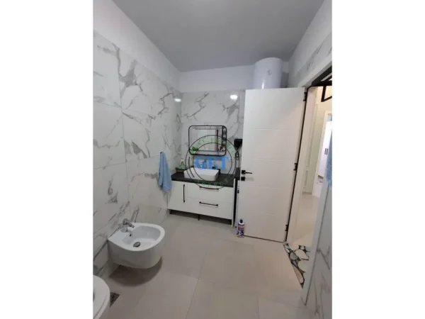 Durres, jepet me qera apartament 2+1 Kati 4, 85 m² 500 € 