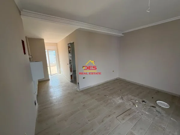 Vlore, shitet apartament+verande | Penthouse 2+1+Ballkon Kati 10, 140 m² 152.000 € (Rruga Gjergj Kastrioti)