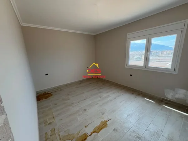 Vlore, shitet apartament+verande | Penthouse 2+1+Ballkon Kati 10, 140 m² 152.000 € (Rruga Gjergj Kastrioti)