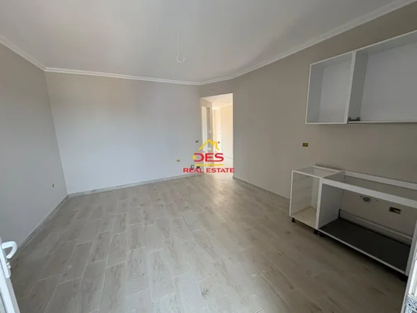 Vlore, shitet apartament+verande | Penthouse 2+1+Ballkon Kati 10, 140 m² 152.000 € (Rruga Gjergj Kastrioti)