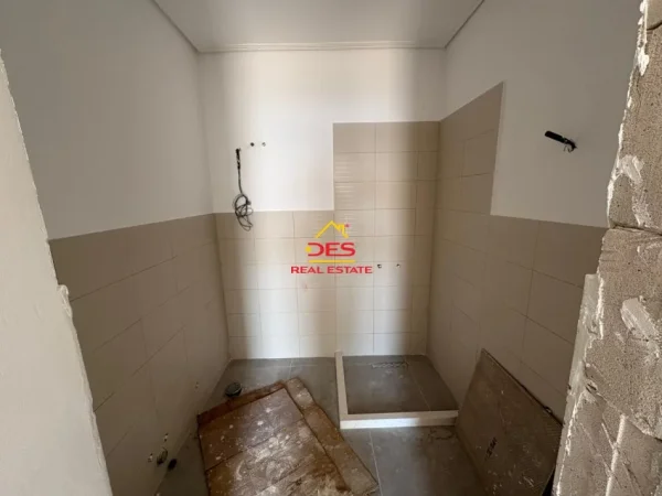 Vlore, shitet apartament+verande | Penthouse 2+1+Ballkon Kati 10, 140 m² 152.000 € (Rruga Gjergj Kastrioti)