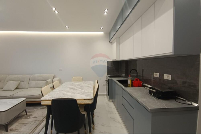 Tirane, jepet me qera apartament 3+1+Ballkon Kati 3, 101 m² 850 € (Don Bosko)