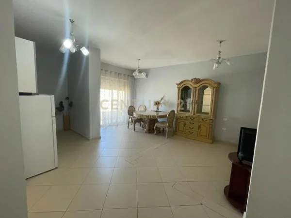 Durres Plazh, jepet me qera apartament 1+1 Kati 8, 65 m² 300 € (Plazh Iliria)