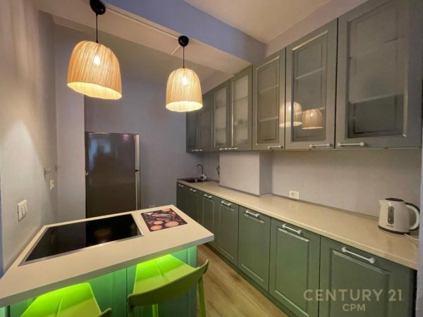 Tirane, jepet me qera apartament 2+1 Kati 4, 100 m² 700 € (Komuna e Parisit)