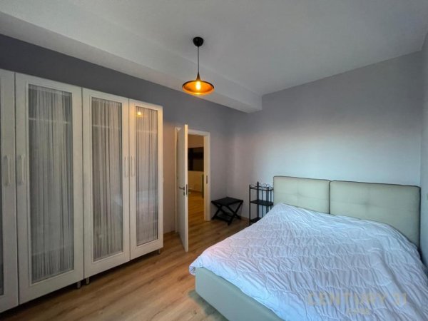 Tirane, jepet me qera apartament 2+1 Kati 4, 100 m² 700 € (Komuna e Parisit)
