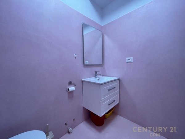 Tirane, jepet me qera apartament 2+1 Kati 4, 100 m² 700 € (Komuna e Parisit)