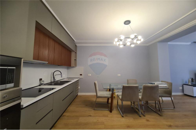 Tirane, jepet me qera apartament 2+1+Aneks+Ballkon Kati 9, 120 m² 1.000 € (Rruga e Elbasanit)