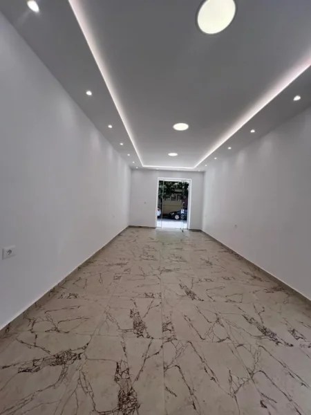 Tirane, jepet me qera ambjent biznesi Kati 1, 41 m² 1.200 € (Frederik Shiroka)
