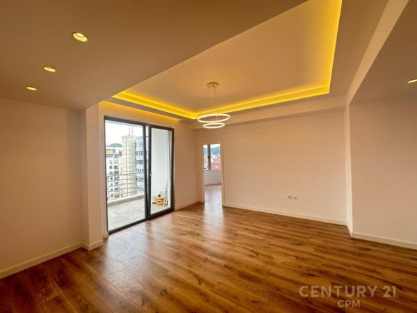 Tirane, shitet apartament 2+1 Kati 10, 101 m² 213.000 € (Rruga e Kavajës)