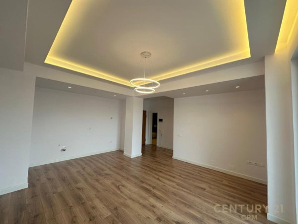 Tirane, shitet apartament 2+1 Kati 10, 101 m² 213.000 € (Rruga e Kavajës)