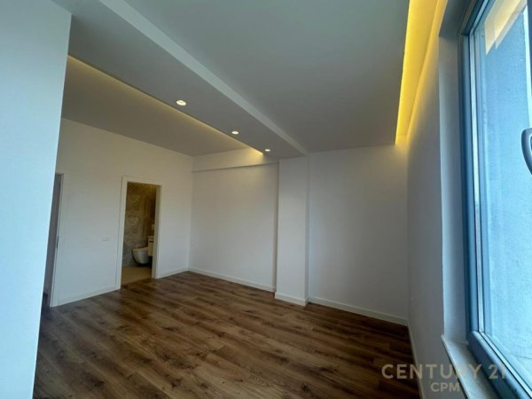 Tirane, shitet apartament 2+1 Kati 10, 101 m² 213.000 € (Rruga e Kavajës)