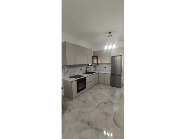 Durres, jepet me qera shtepi 2+1 Kati 1, 125 m² 350 € (Ish Kenet)
