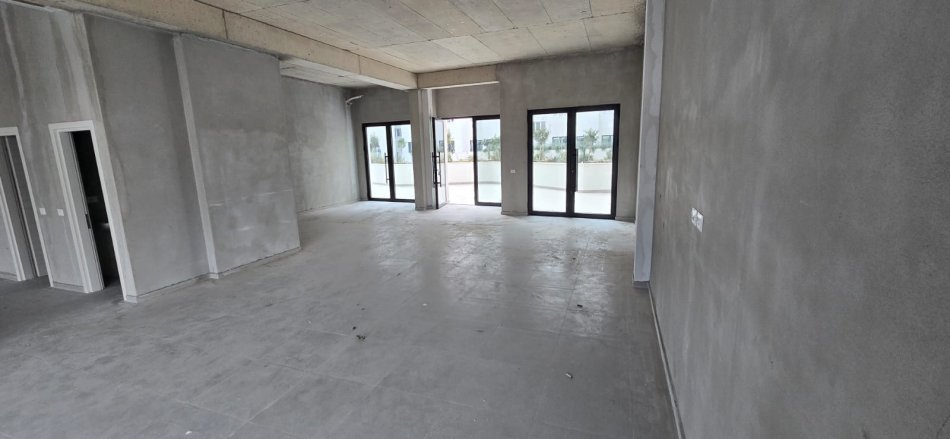 Tirane, jepet me qera ambjent biznesi Kati 1, 126 m² 1.386 € (River Residence)