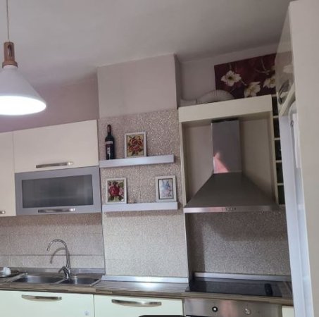 Tirane, jepet me qera apartament 1+1 Kati 6, 73 m² 35.000 € (Pallatet Cabej Prane Pasticeri Lika)