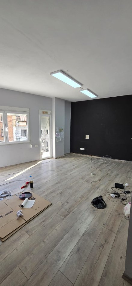 Tirane, jepet me qera apartament 1+1 Kati 2, 65 m² 500 € (myslym shyri)