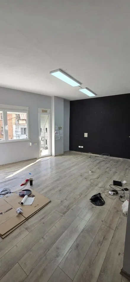 Tirane, jepet me qera apartament 1+1 Kati 2, 65 m² 500 € (myslym shyri)
