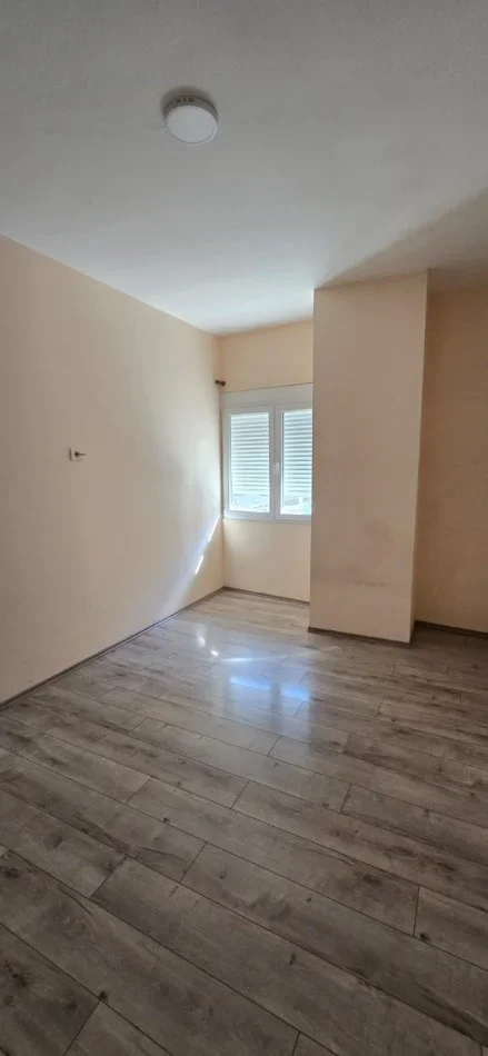 Tirane, jepet me qera apartament 1+1 Kati 2, 65 m² 500 € (myslym shyri)