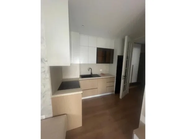 Tirane, shitet apartament 2+1 Kati 5, 89 m² 270.000 € (Qender)