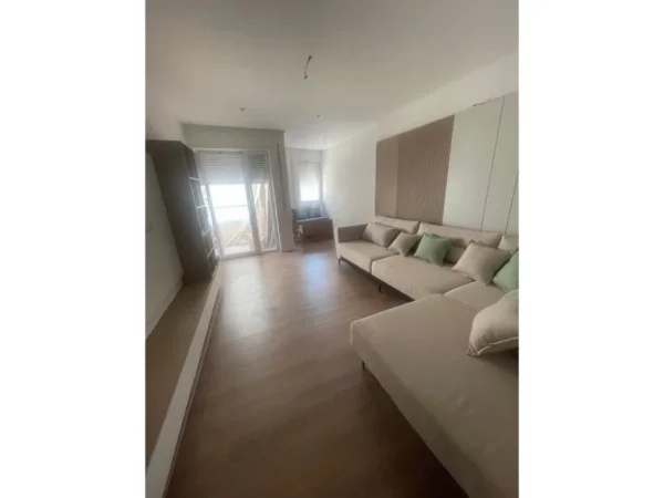 Tirane, shitet apartament 2+1 Kati 5, 89 m² 270.000 € (Qender)