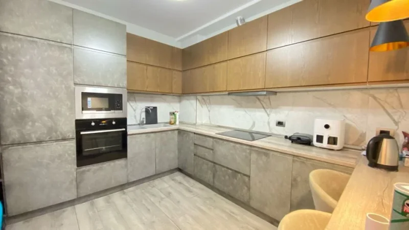 Tirane, jepet me qera apartament 2+1+Aneks+Ballkon Kati 4, 110 m² 900 € (Rruga e Elbasanit)