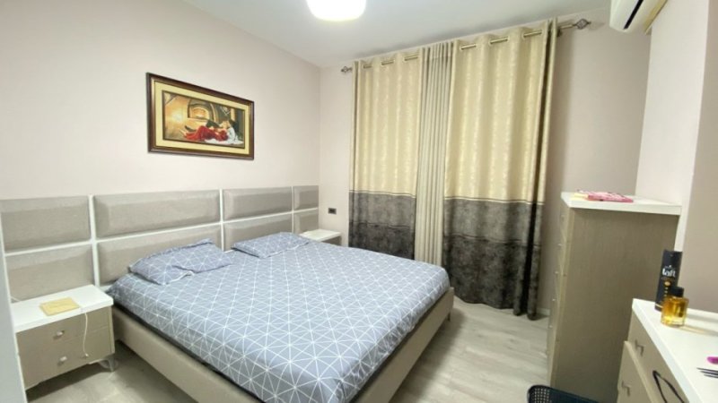 Tirane, jepet me qera apartament 2+1+Aneks+Ballkon Kati 4, 110 m² 900 € (Rruga e Elbasanit)