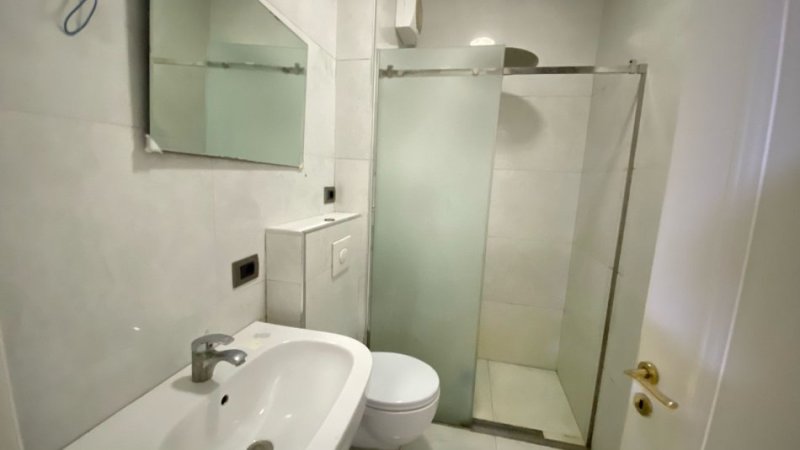 Tirane, jepet me qera apartament 2+1+Aneks+Ballkon Kati 4, 110 m² 900 € (Rruga e Elbasanit)