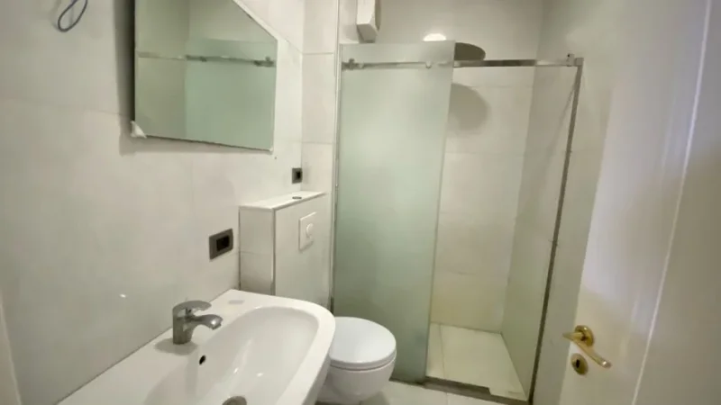 Tirane, jepet me qera apartament 2+1+Aneks+Ballkon Kati 4, 110 m² 900 € (Rruga e Elbasanit)