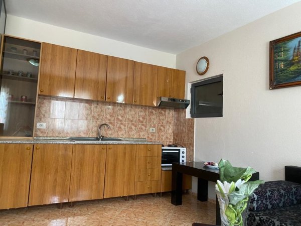 Tirane, jepet me qera garsonier Kati 1, 60 m² 400 € (komuna e parisit)