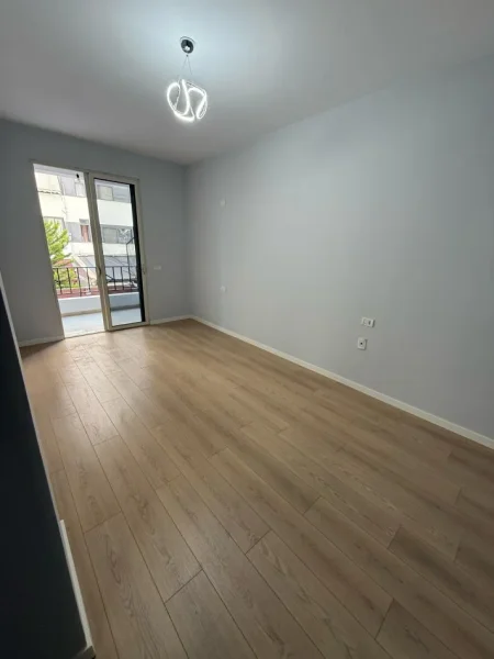 Tirane, shitet apartament 2+1+Ballkon , 92 m² 128.000 € (Yzberisht Tek Bar Unik)