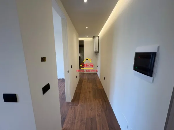 Vlore, shitet apartament 2+1+Ballkon Kati 4, 85 m² 144.500 € (Rruga Pelivan Leskaj)