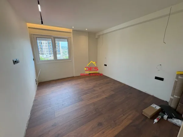 Vlore, shitet apartament 2+1+Ballkon Kati 4, 85 m² 144.500 € (Rruga Pelivan Leskaj)