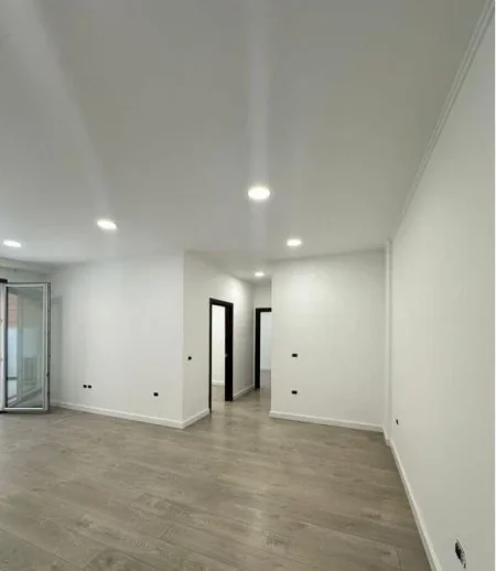 ZYRE ME QIRA  (PRANE DELIJORGJIT) 1450 euro