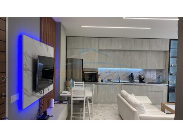 Tirane, jepet me qera apartament duplex 1+1 , 60 m² 400 € (Fresku)