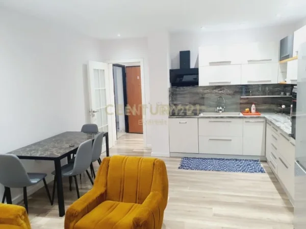 Tirane, jepet me qera apartament 2+1+Ballkon Kati 2, 80 m² 550 € (Kodra e Diellit)