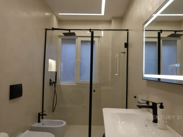 Tirane, shes apartament 1+1 Kati 10, 63 m² 194.000 € (Rruga e Bogdaneve)