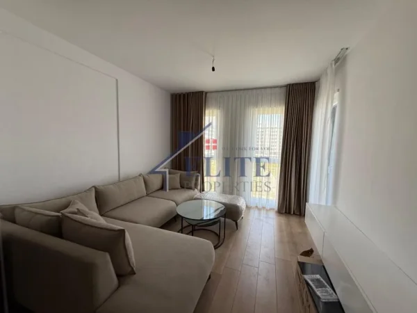 Tirane, jepet me qera apartament 2+1+Ballkon Kati 4, 95 m² 500 € (Univers City)